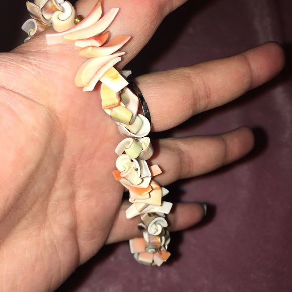 Shell necklace - Picture 3 of 4